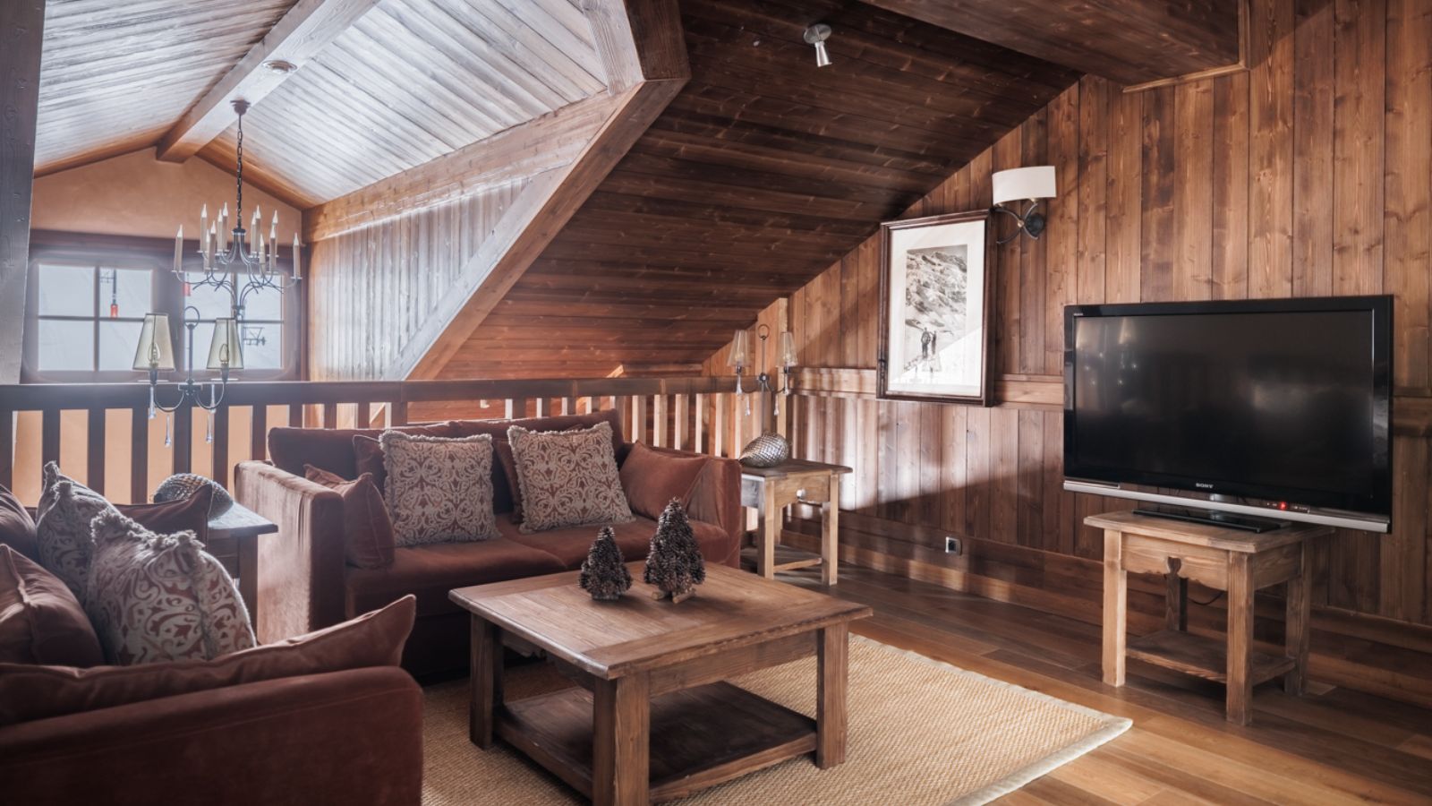 Luxury-Ski-Hotel-Courchevel-1650-Portetta-Loft3-Oxford-Ski-TV-Room.jpg