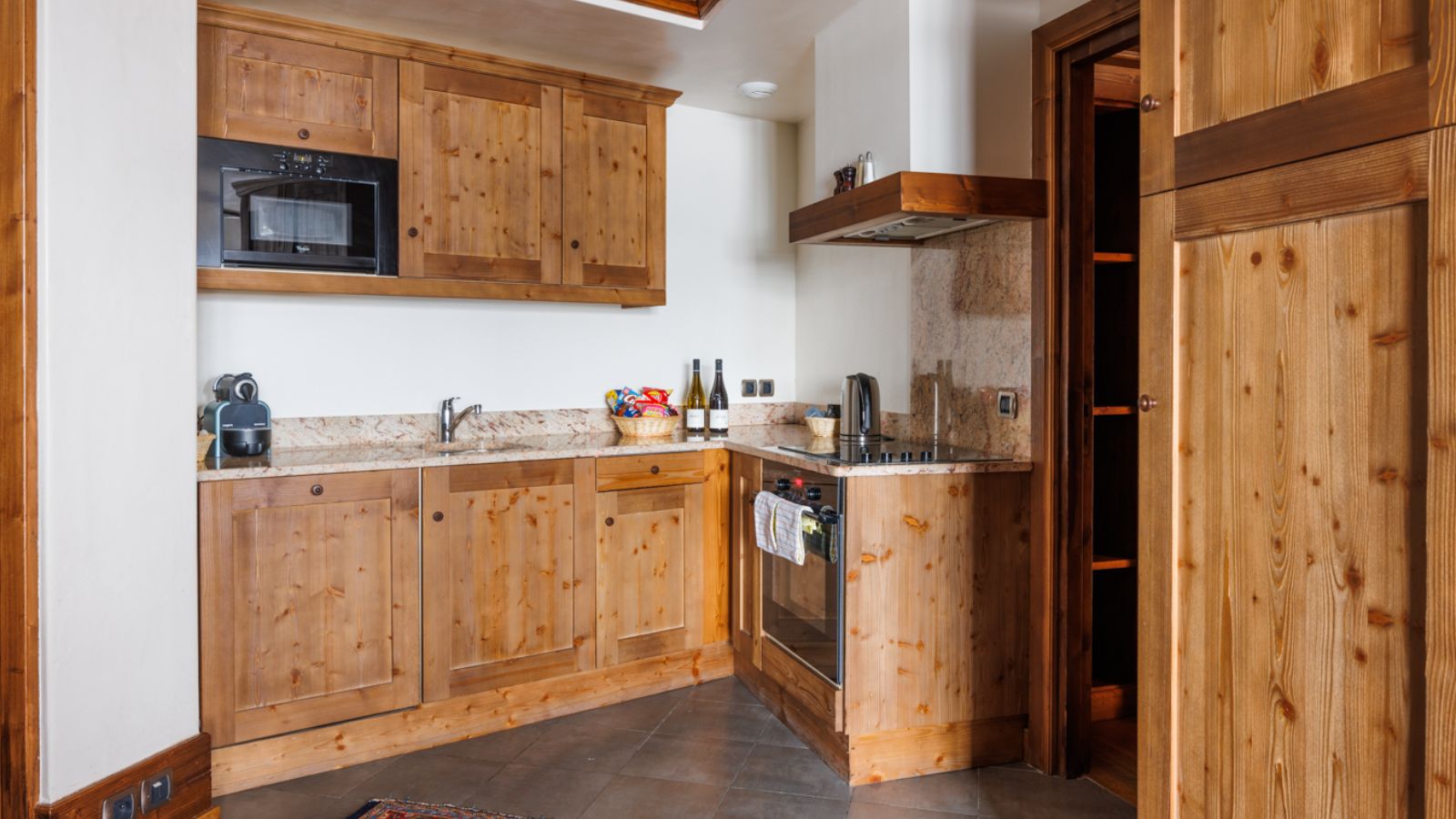 Luxury-Ski-Hotel-Courchevel-1650-Portetta-Loft5-Oxford-Ski-Kitchen.jpg