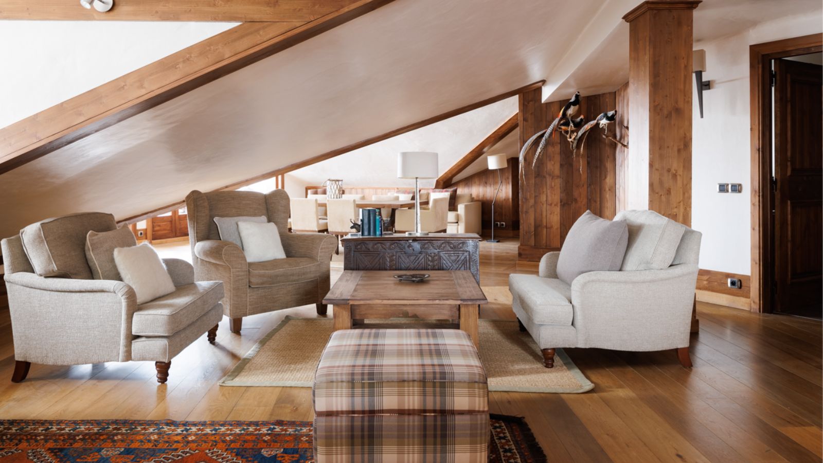 Luxury-Ski-Hotel-Courchevel-1650-Portetta-Loft6-Oxford-Ski-Lounge2.jpg