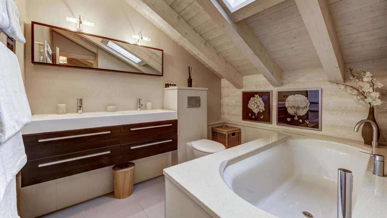 Luxury-Ski-Chalet-St-Martin-de-Belleville-Chalet-Floralie-Oxford-Ski-Bathroom3.jpg