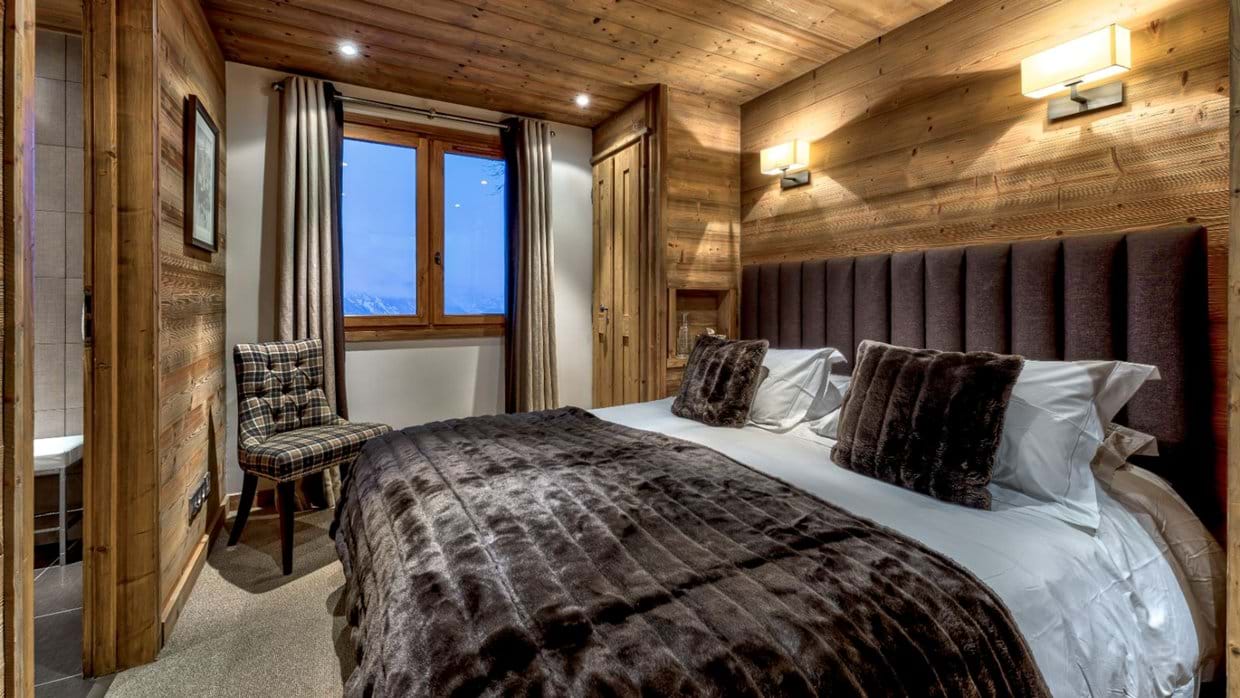 Luxury-Ski-Chalet-St-Martin-de-Belleville-Chalet-Floralie-Oxford-Ski-Bedroom (9).jpg