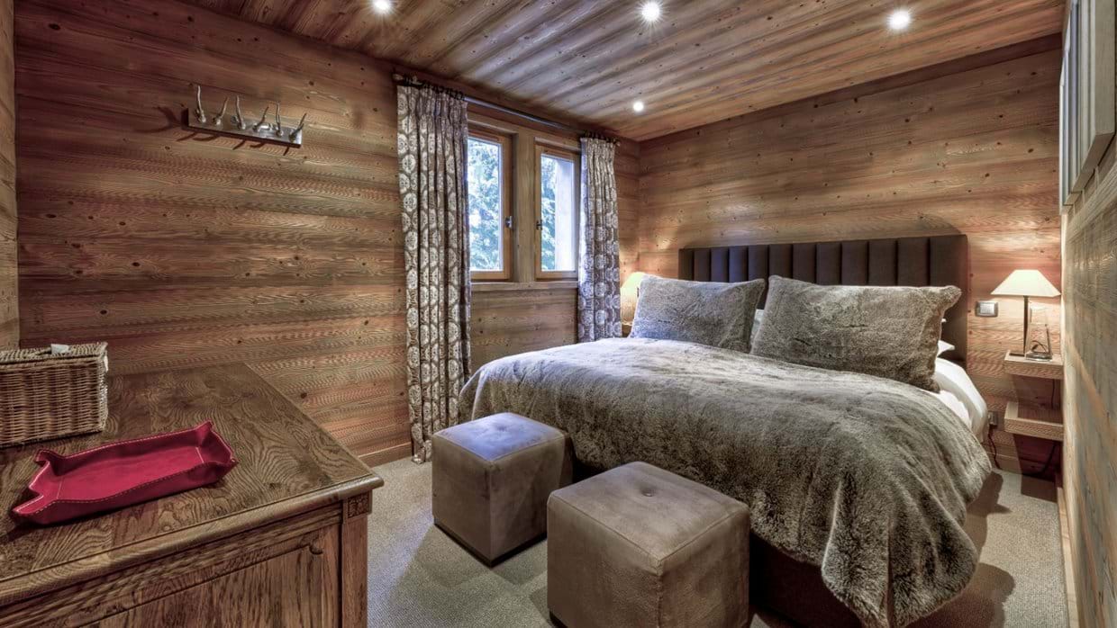 Luxury-Ski-Chalet-St-Martin-de-Belleville-Chalet-Floralie-Oxford-Ski-Bedroom (10).jpg
