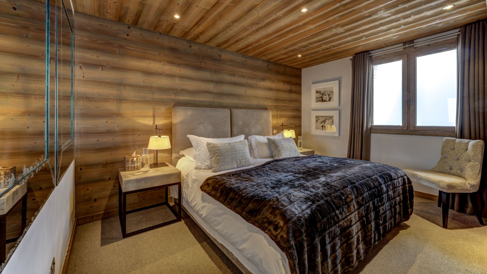 Luxury-Ski-Chalet-St-Martin-de-Belleville-Chalet-Floralie-Oxford-Ski-Bedroom (11).jpg
