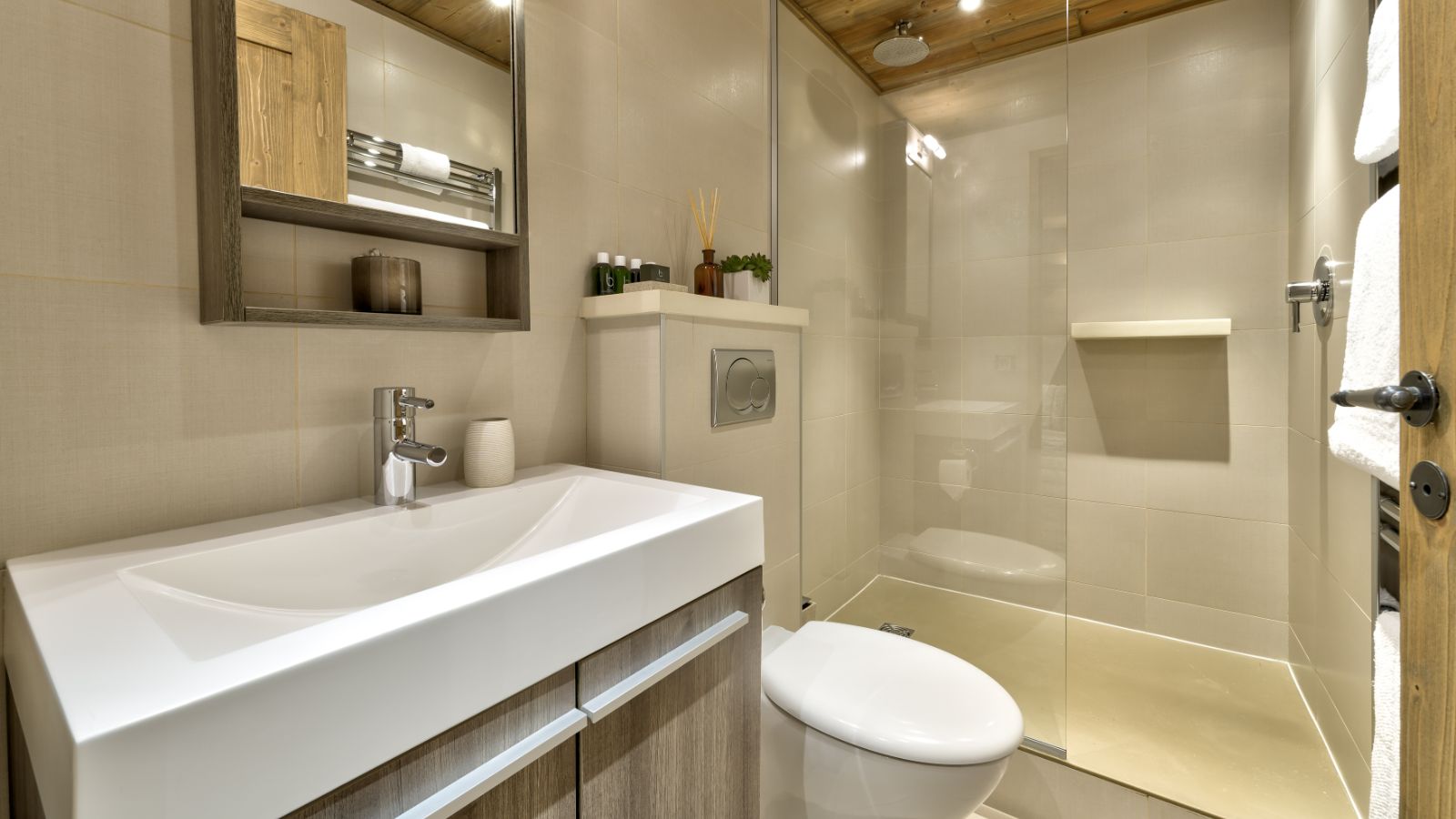 Luxury-Ski-Chalet-St-Martin-de-Belleville-Chalet-Floralie-Oxford-Ski-Bathoom.jpg