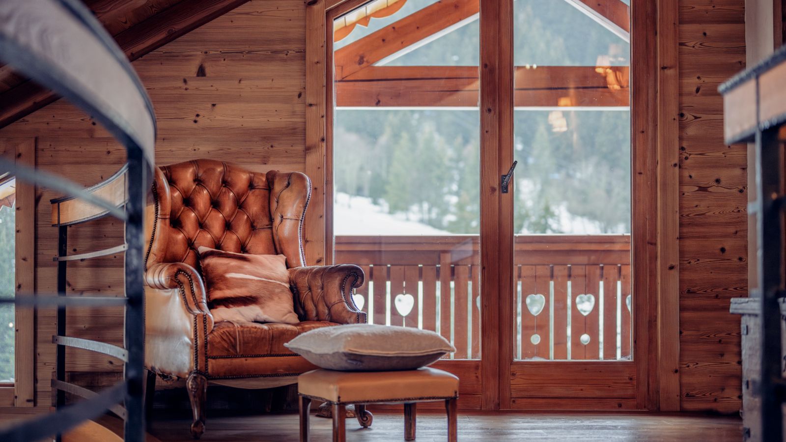 Luxury-Ski-Chalet-Meribel-Lapin-Blanc-Oxford-Ski-Chair.jpg