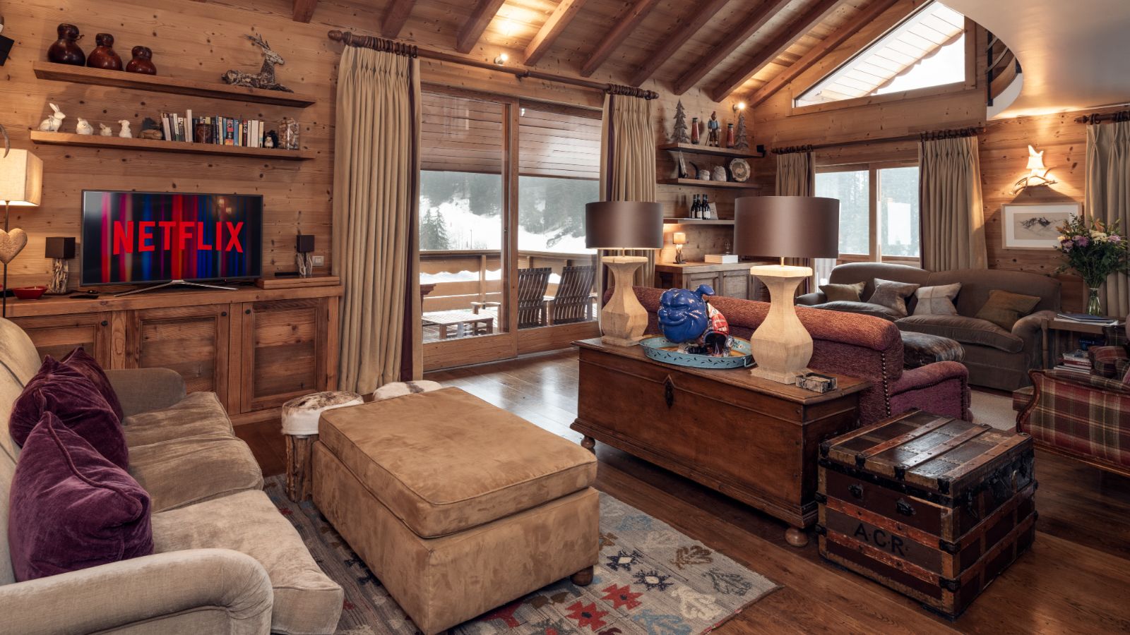 Luxury-Ski-Chalet-Meribel-Lapin-Blanc-Oxford-Ski-Lounge.jpg