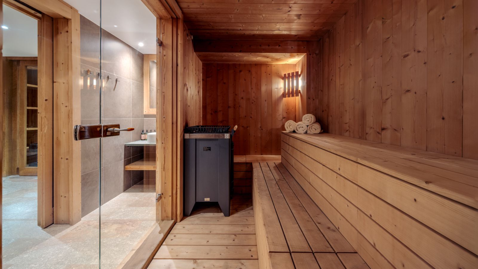 Luxury-Ski-Chalet-Meribel-Lapin-Blanc-Oxford-Ski-Sauna.jpg