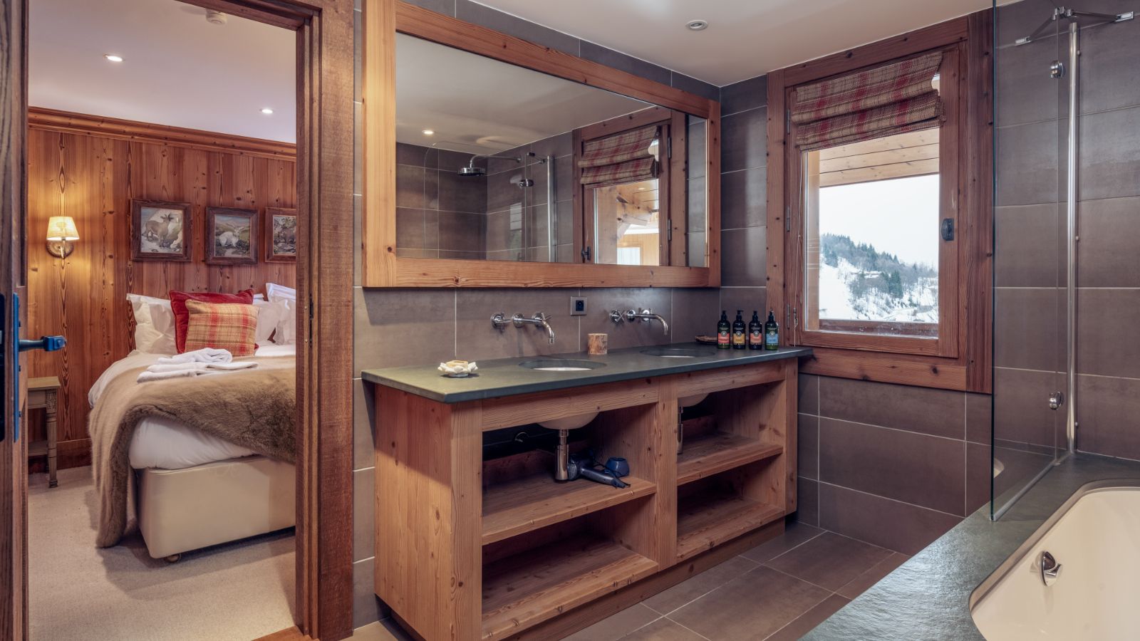 Luxury-Ski-Chalet-Meribel-Lapin-Blanc-Oxford-Ski-Bathroom.jpg