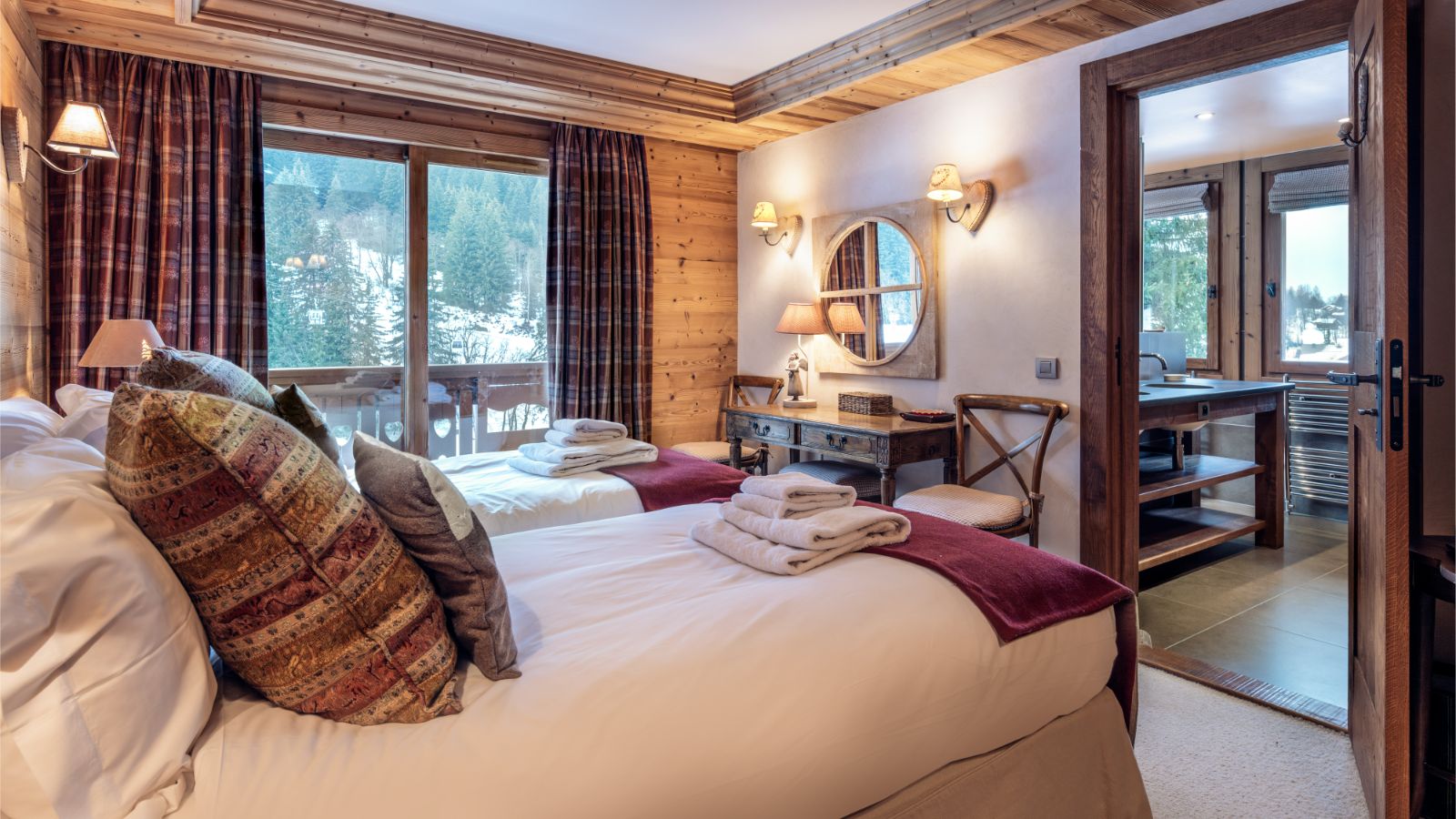Luxury-Ski-Chalet-Meribel-Lapin-Blanc-Oxford-Ski-Bedroom (13).jpg