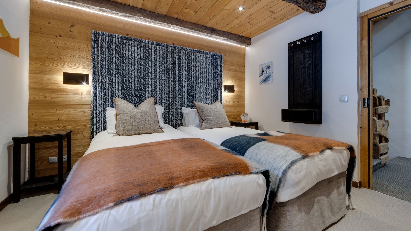 Luxury-Ski-Chalet-Val-d-Isere-Bellevarde-No-1-Oxford-Ski-Bedroom (9).jpg