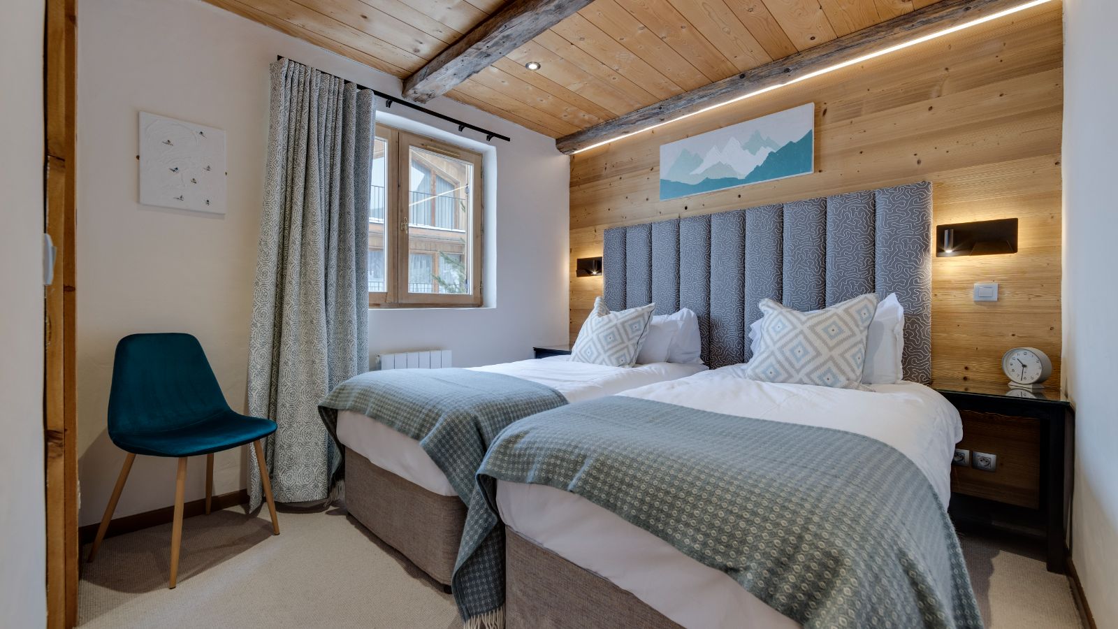 Luxury-Ski-Chalet-Val-d-Isere-Bellevarde-No-1-Oxford-Ski-Bedroom (10).jpg