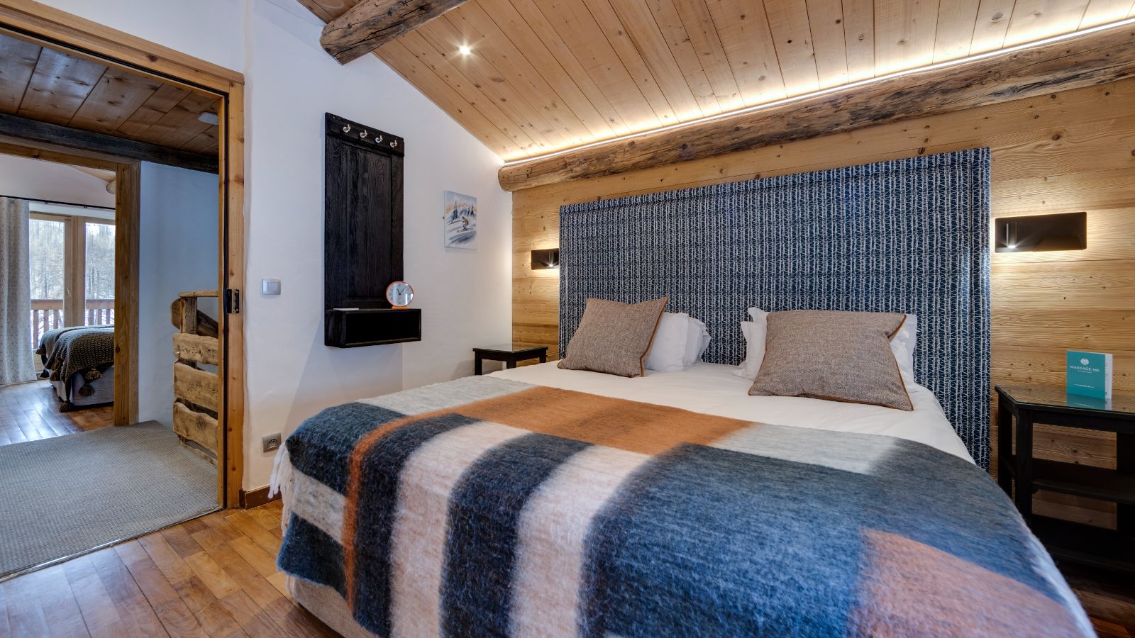 Luxury-Ski-Chalet-Val-D-Isere-Bellevarde-No-2-Oxford-Ski-Bedroom (9).jpg