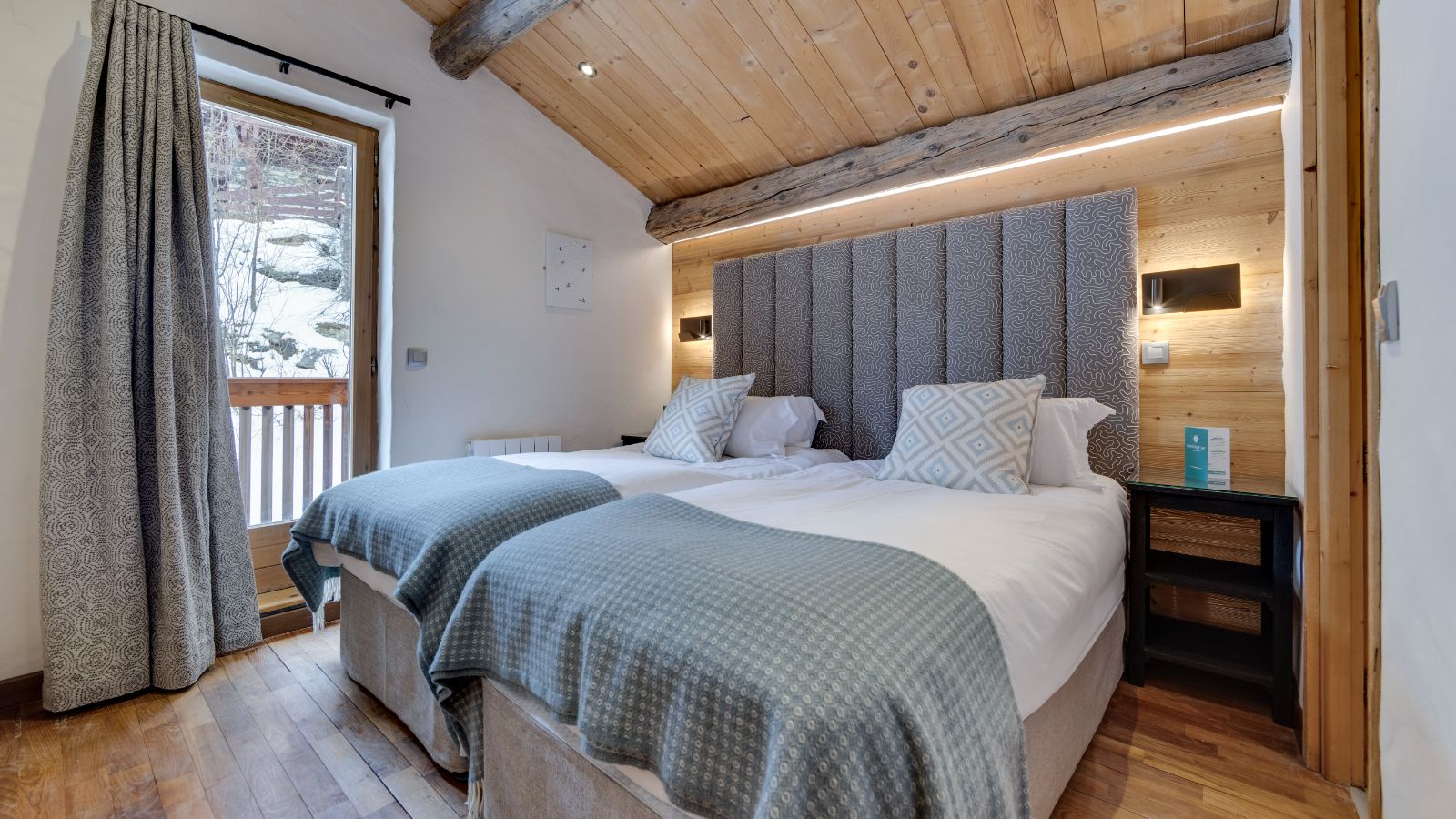 Luxury-Ski-Chalet-Val-D-Isere-Bellevarde-No-2-Oxford-Ski-Bedroom (10).jpg