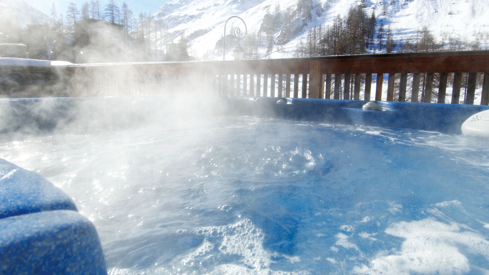 Luxury-Ski-Chalet-Val-D-Isere-Bellevarde-No-2-Oxford-Ski-Hot-Tub.jpg
