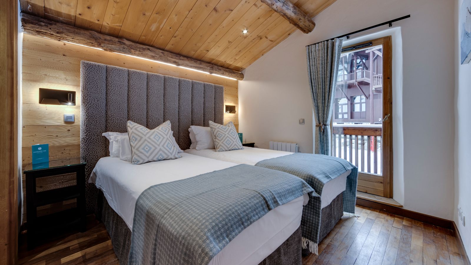 Luxury-Ski-Chalet-Val-D-Isere-Bellevarde-No-5-Oxford-Ski-Bedroom (4).jpg