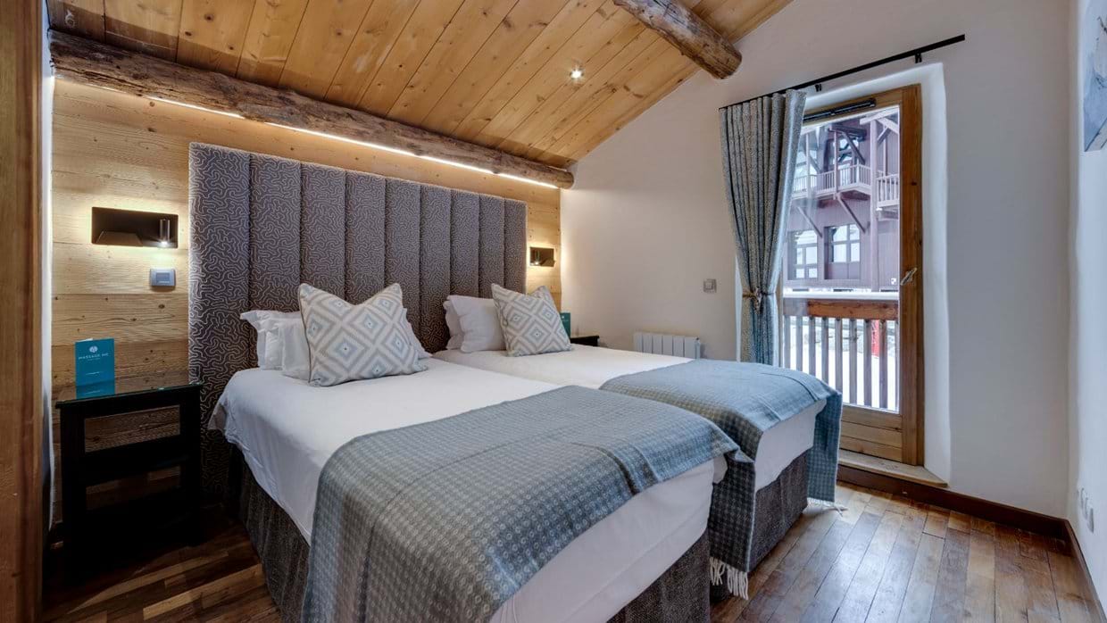 Luxury-Ski-Chalet-Val-D-Isere-Bellevarde-No-5-Oxford-Ski-Bedroom (4).jpg