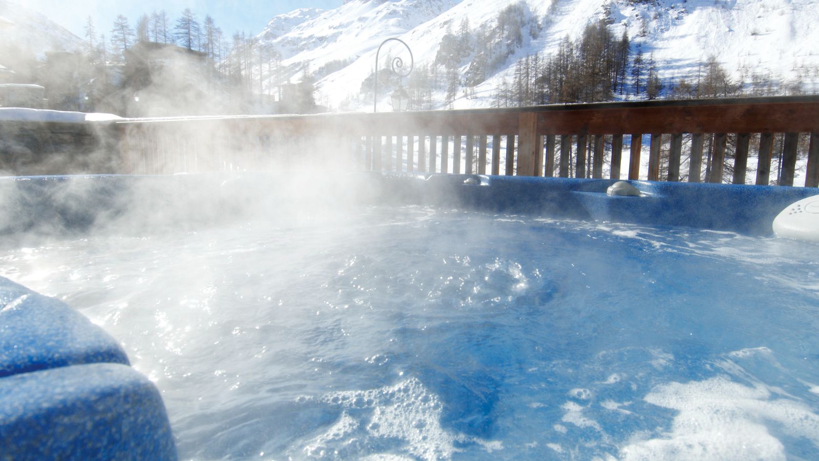 Luxury-Ski-Chalet-Val-D-Isere-Bellevarde-No-5-Oxford-Ski-Hot-Tub.jpg
