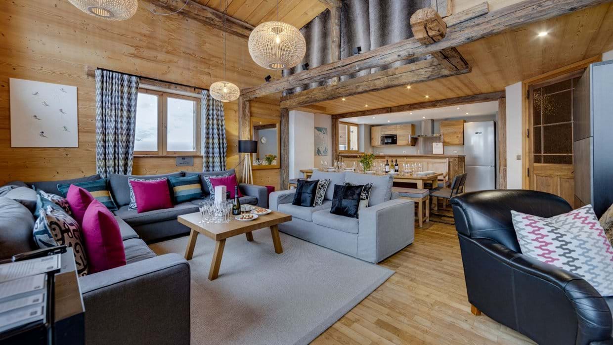 Luxury-Ski-Chalet-Val-D-Isere-Bellevarde-No-5-Oxford-Ski-Lounge.jpg