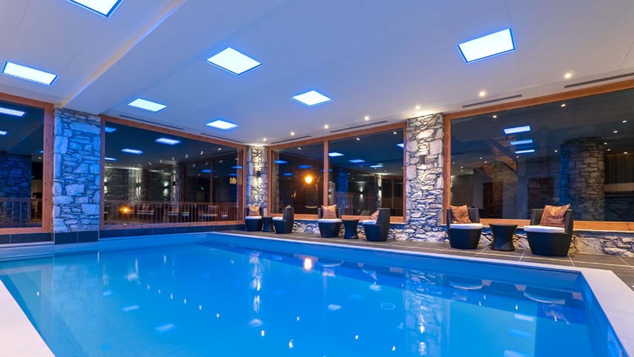 Luxury-Ski-Chalet-Val-D-Isere-Bellevarde-No-5-Oxford-Ski-Pool.jpg