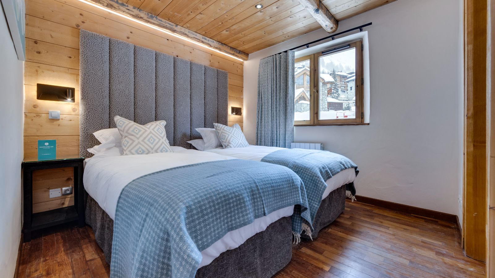 Luxury-Ski-Chalet-Val-d-Isere-Bellevarde-No-6-Oxford-Ski-Bedroom (14).jpg