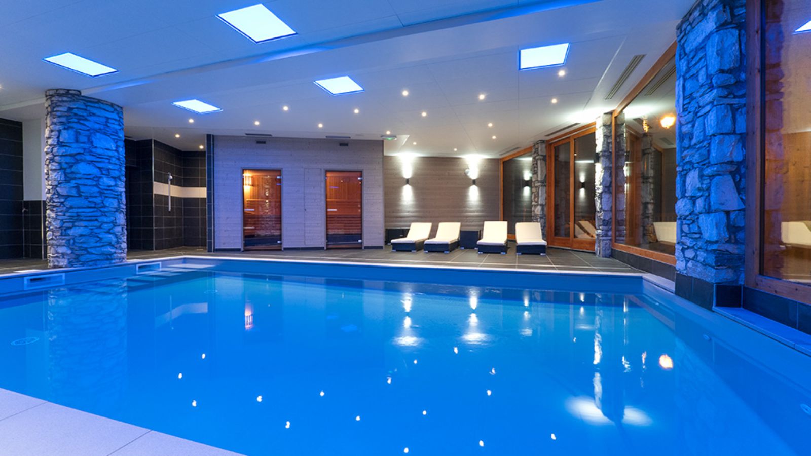 Luxury-Ski-Chalet-Val-d-Isere-Bellevarde-No-6-Oxford-Ski-pool.jpg