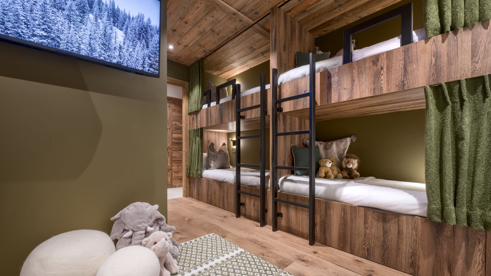 Luxury-Ski-Chalet-Les-Gets-Chalet-Tosca-Oxford-Ski-Bunkroom.jpg
