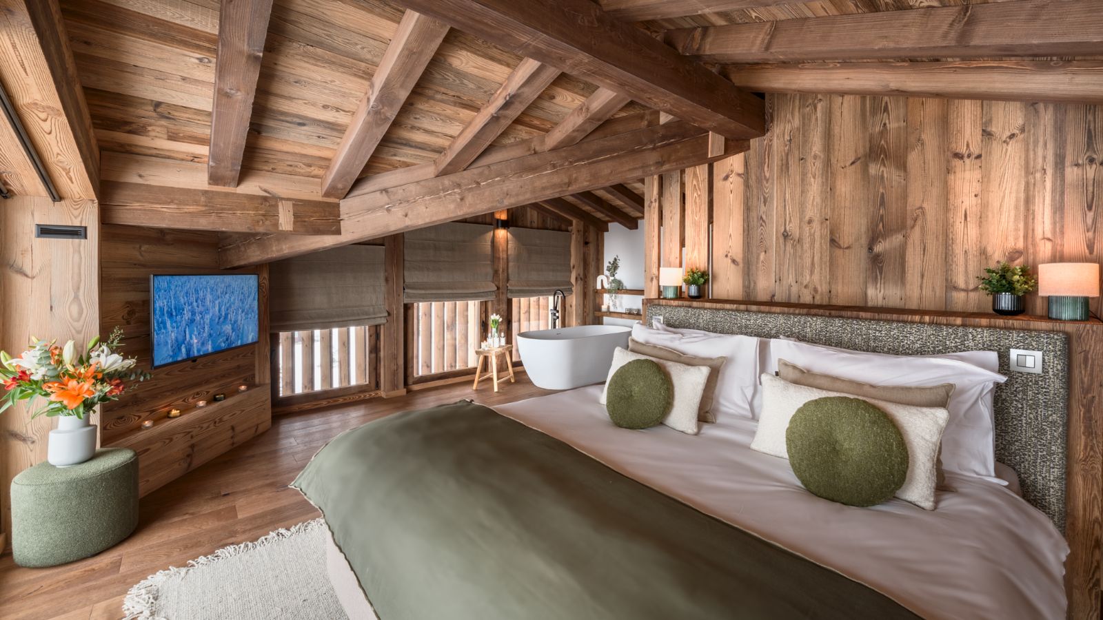 Luxury-Ski-Chalet-Les-Gets-Chalet-Tosca-Oxford-Ski-Bedroom (1).jpg