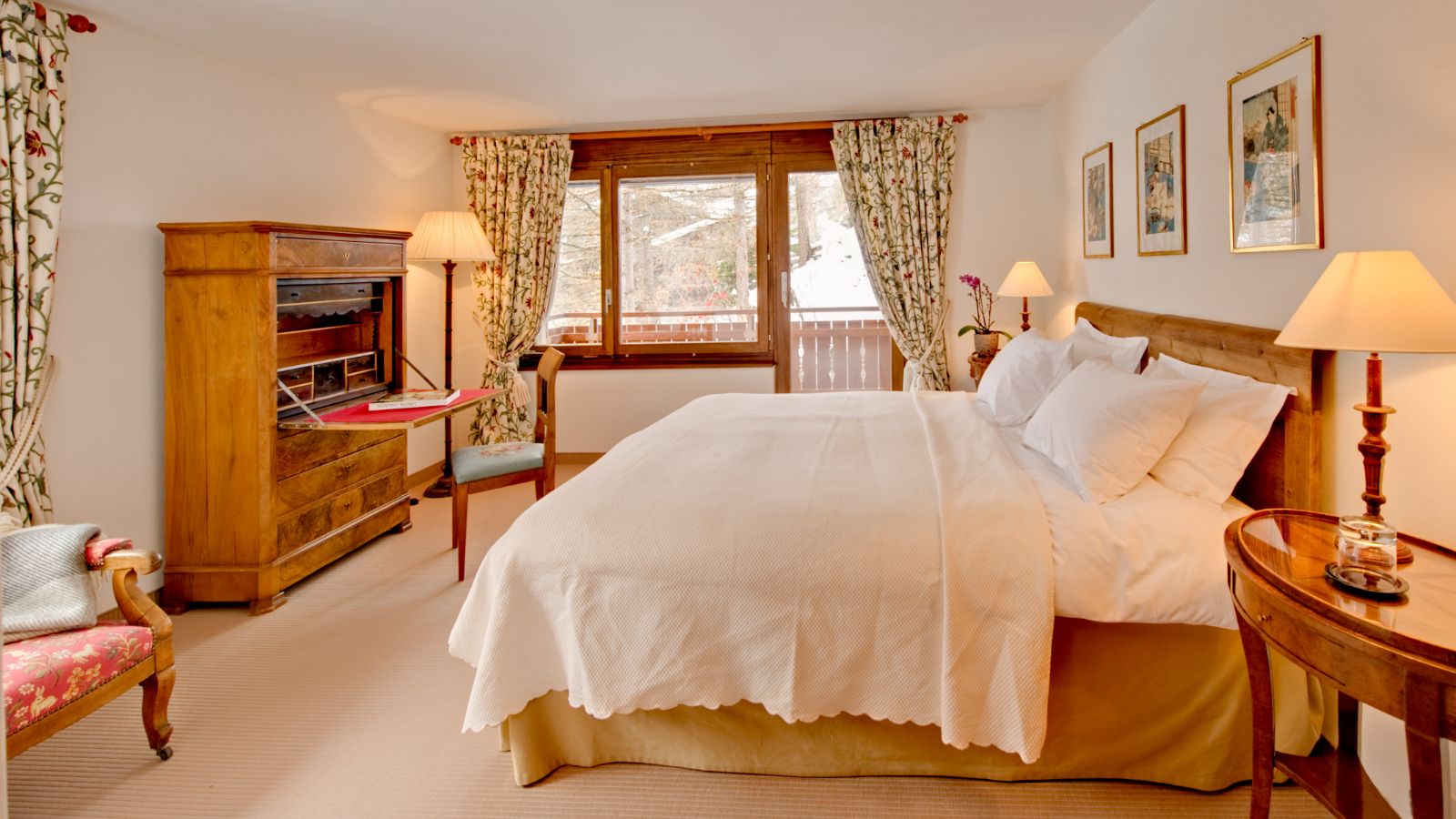 Luxury-Ski-Chalet-Zermatt-Chalet-Zen-Oxford-Ski-Bedroom (2).jpg