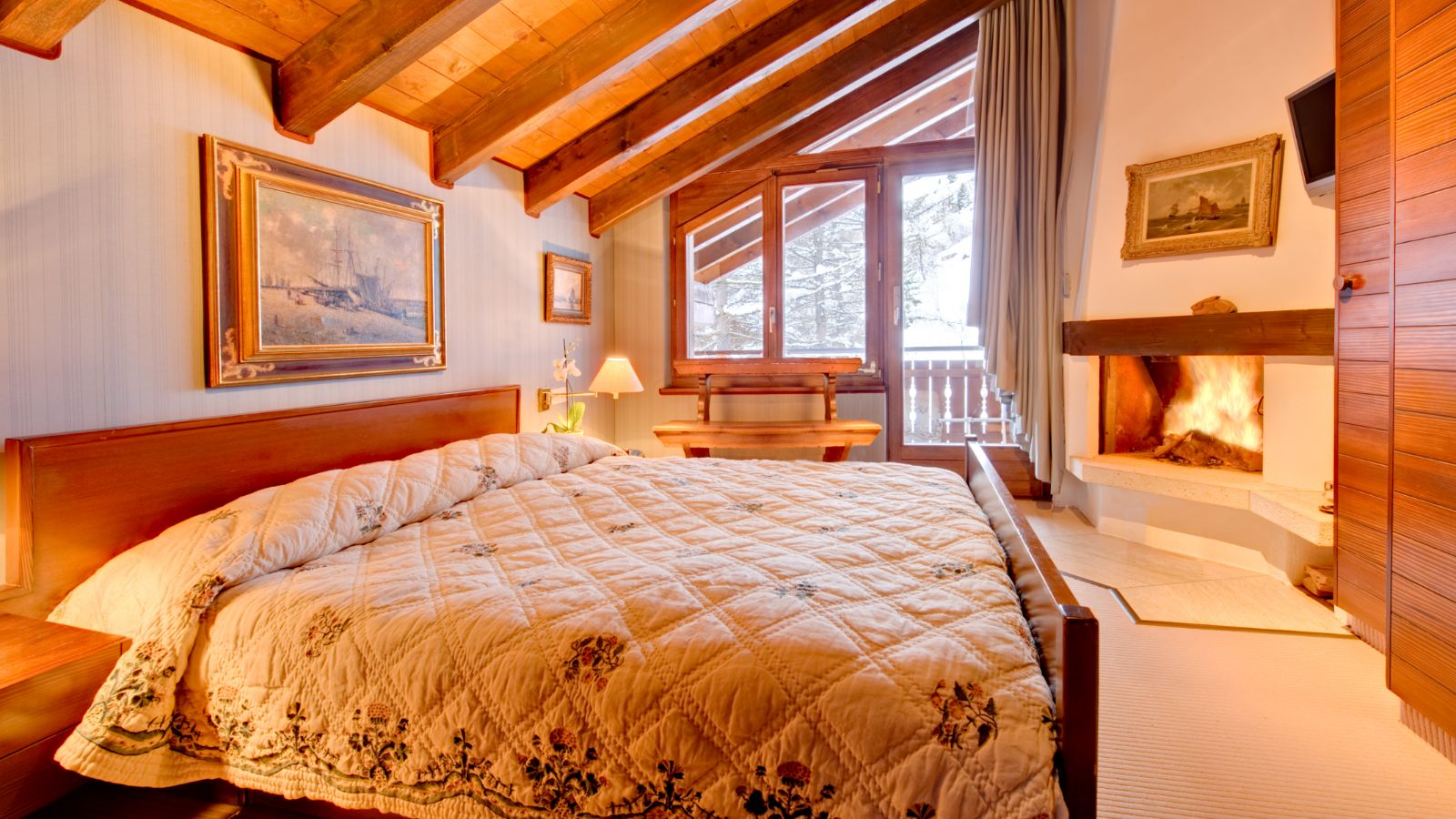 Luxury-Ski-Chalet-Zermatt-Chalet-Zen-Oxford-Ski-Bedroom (17).jpg