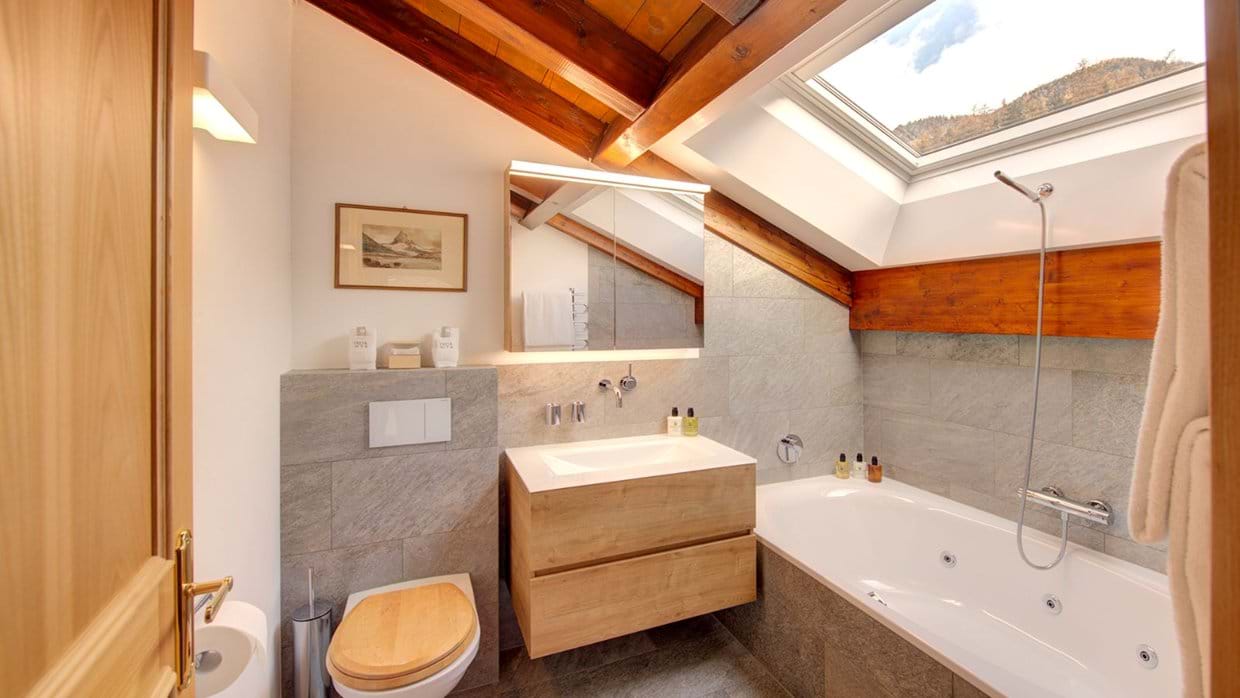 Luxury-Ski-Chalet-Zermatt-Penthouse-Zen-Oxford-Ski-Bathroom.jpg
