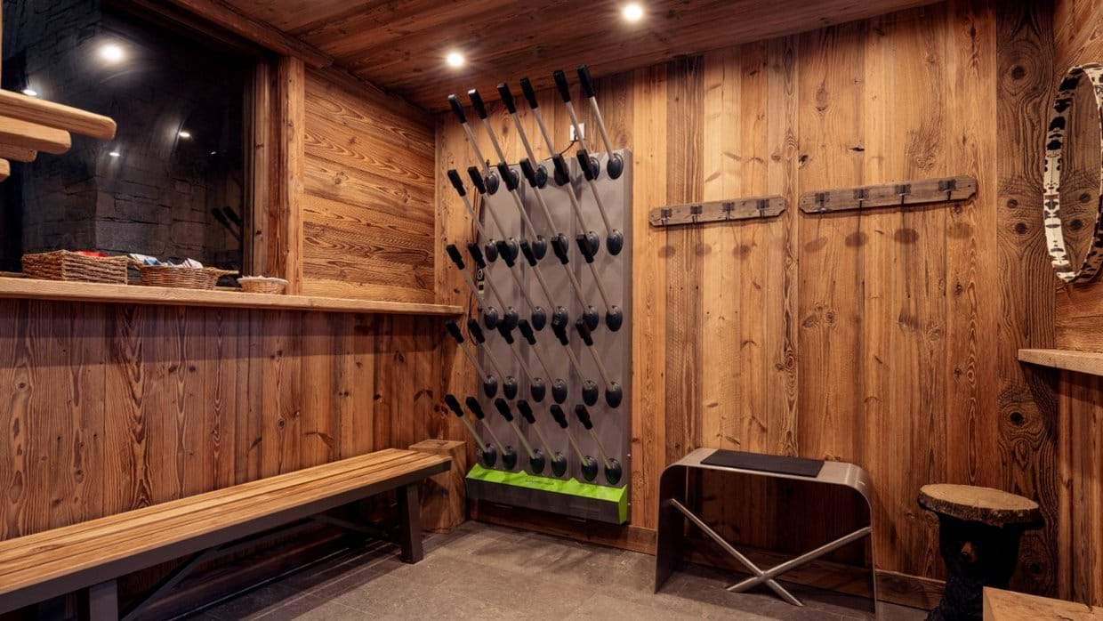 Luxury-Ski-Chalet-Val-D-Isere-Chalet-Genepi-Oxford-Ski-Ski-Room.jpg