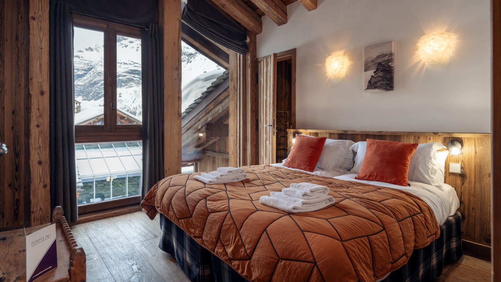Luxury-Ski-Chalet-Val-D-Isere-Chalet-Genepi-Oxford-Ski-Bedroom (1).jpg