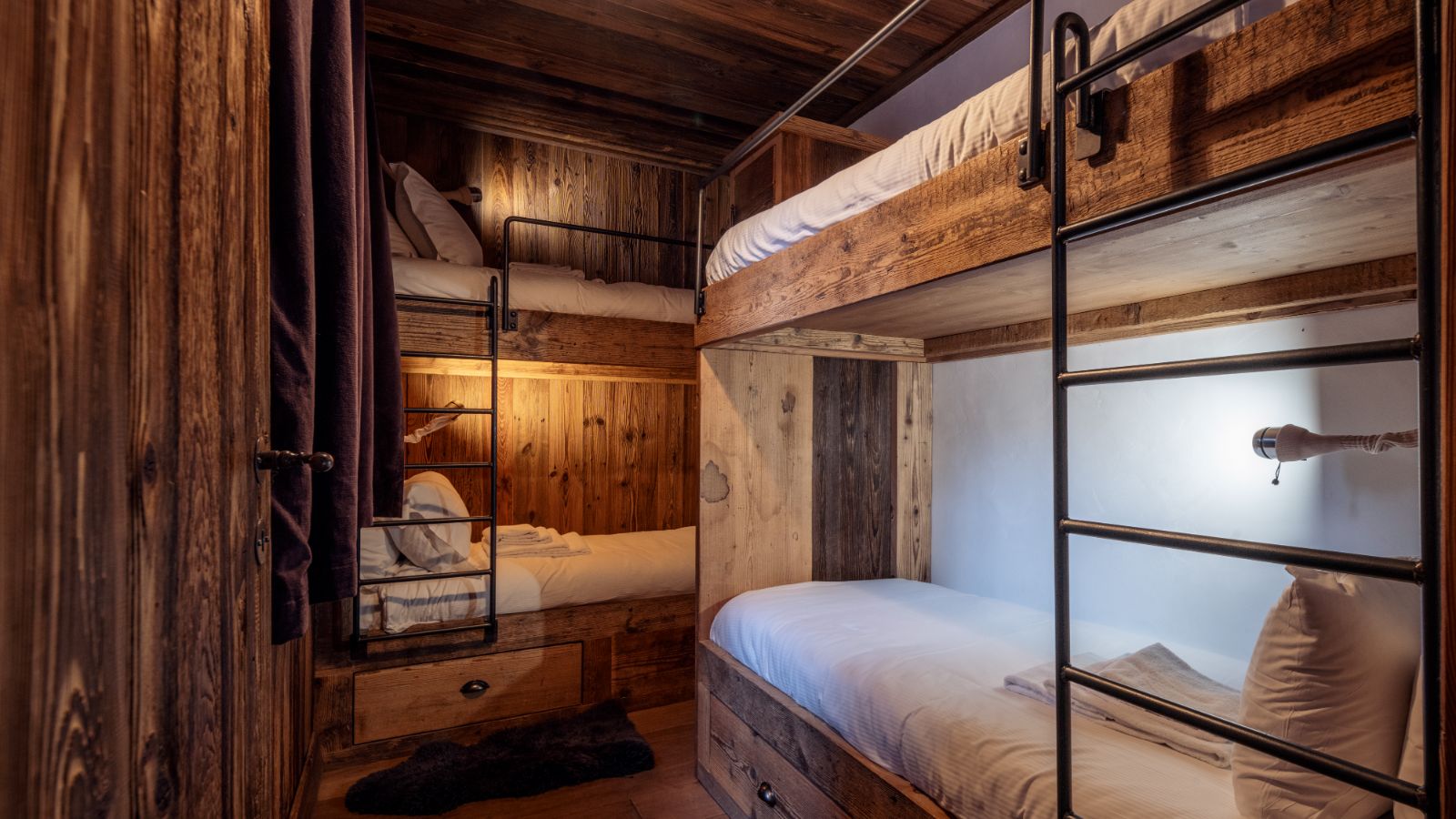 Luxury-Ski-Chalet-Val-D-Isere-Chalet-Genepi-Oxford-Ski-Bedroom (3).jpg