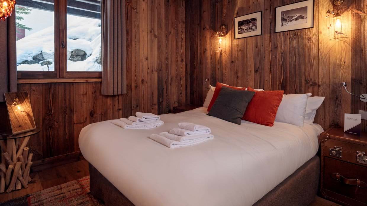 Luxury-Ski-Chalet-Val-D-Isere-Chalet-Genepi-Oxford-Ski-Bedroom (22).jpg