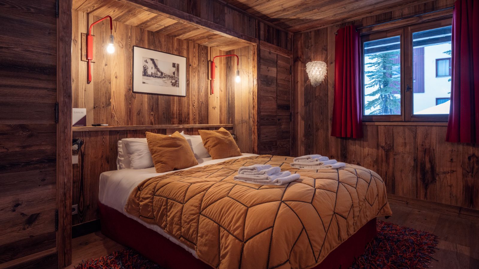 Luxury-Ski-Chalet-Val-D-Isere-Chalet-Genepi-Oxford-Ski-Bedroom (23).jpg