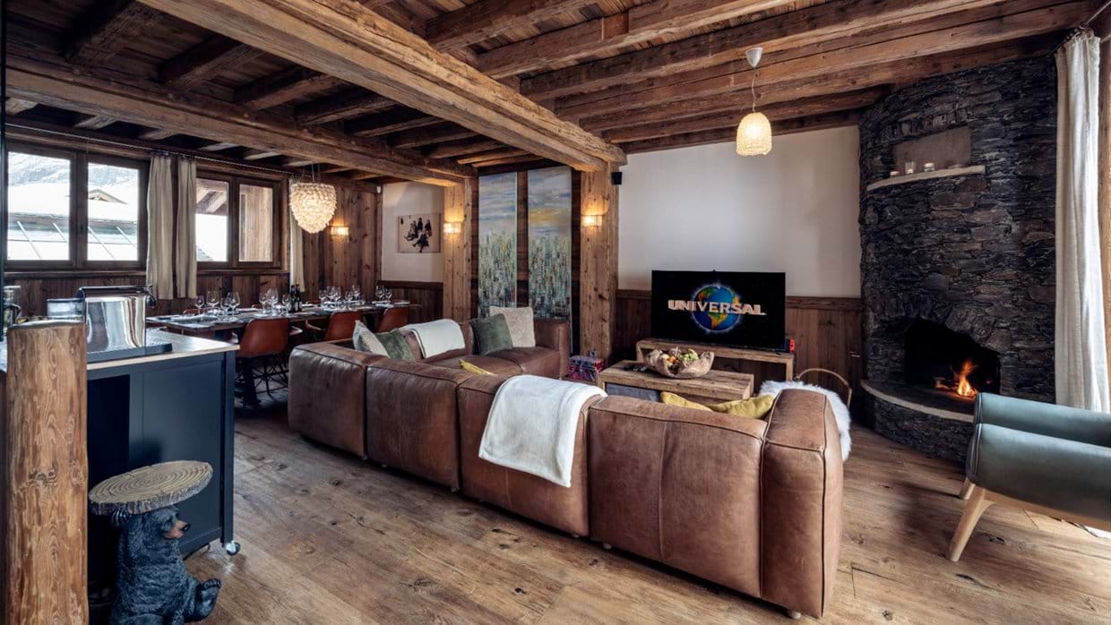 Luxury-Ski-Chalet-Val-D-Isere-Chalet-Genepi-Oxford-Ski-Lounge.jpg