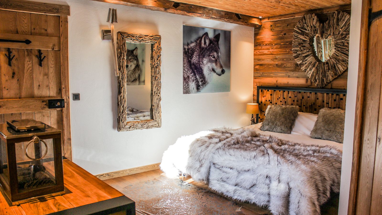 Luxury-Ski-Chalet-Morzine-La-Ferme-Du-Lac-Vert-Oxford-Ski-Bedroom (18).jpg