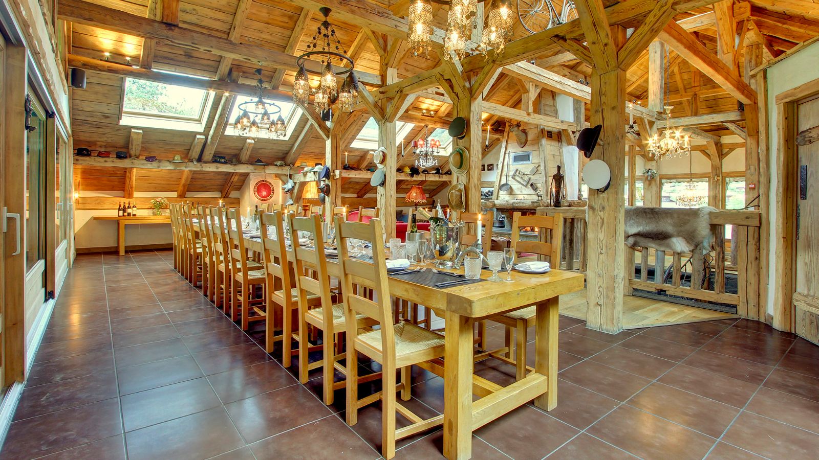 Luxury-Ski-Chalet-Morzine-La-Ferme-Du-Lac-Vert-Oxford-Ski-Dining.jpg