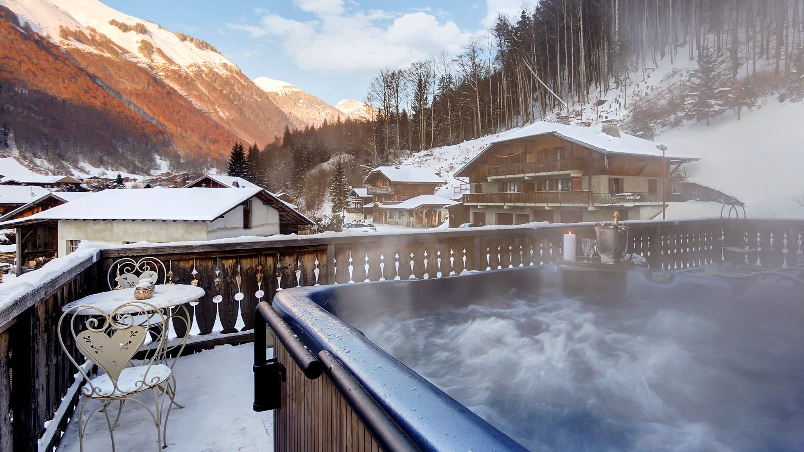 Luxury-Ski-Chalet-Morzine-La-Ferme-Du-Lac-Vert-Oxford-Ski-Hot-Tub.jpg