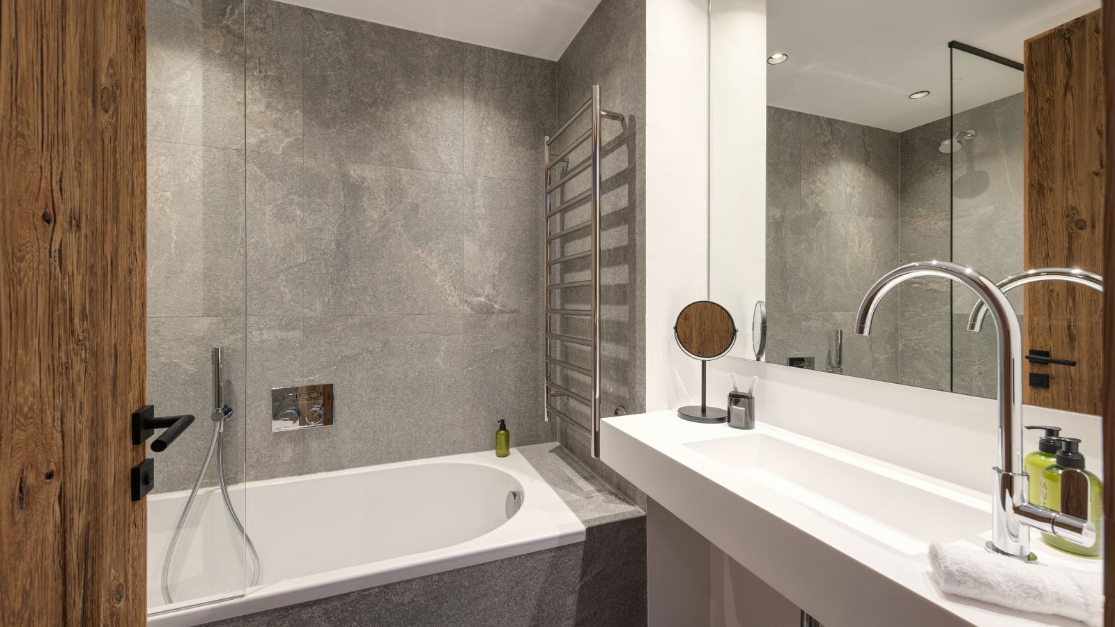 Luxury-Ski-Chalet-St-Anton-Marmotta-Culm-Oxford-Ski-Bathroom2.jpg
