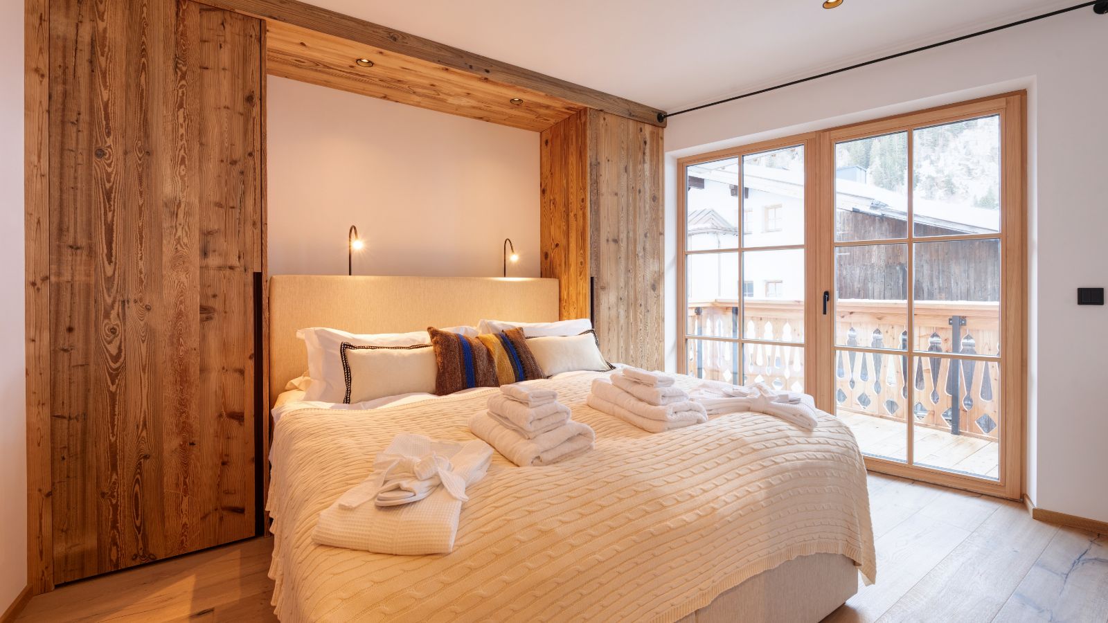 Luxury-Ski-Chalet-St-Anton-Marmotta-Culm-Oxford-Ski-Bedroom (1).jpg