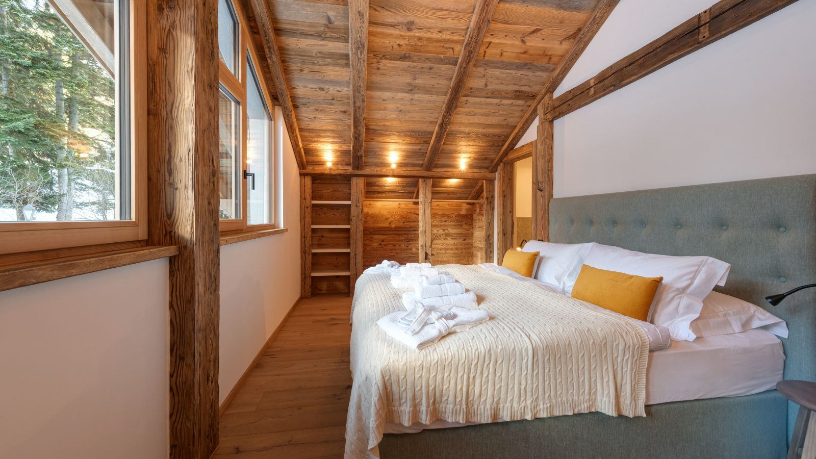 Luxury-Ski-Chalet-St-Anton-Marmotta-Culm-Oxford-Ski-Bedroom (9).jpg