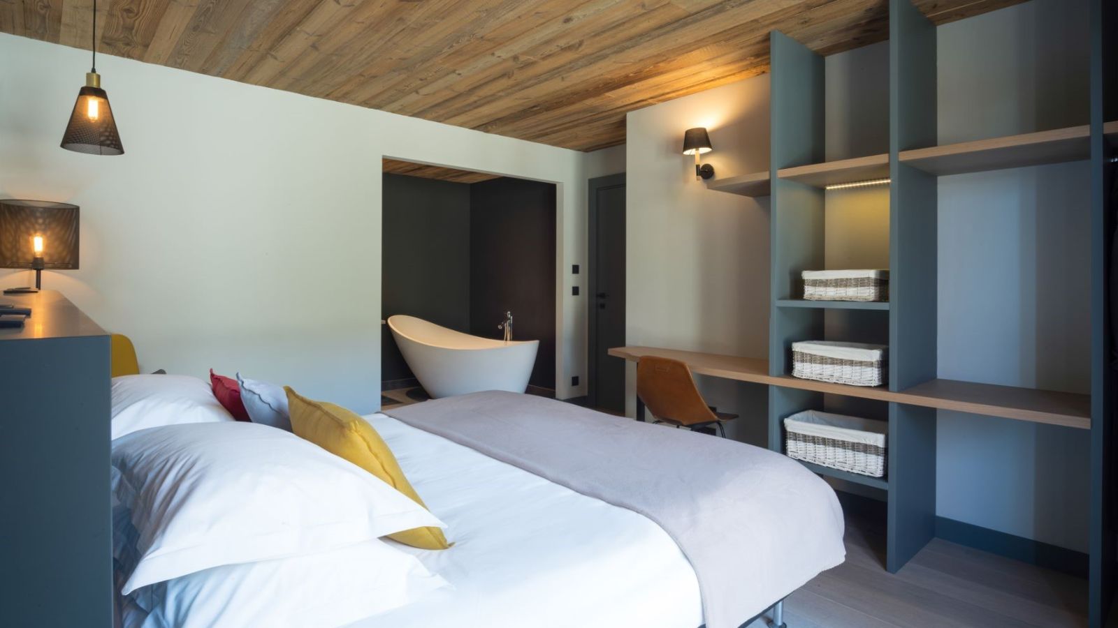 Luxury-Ski-Chalet-Meribel-Chalet-Caro-Oxford-Ski-Bedroom (1).jpg