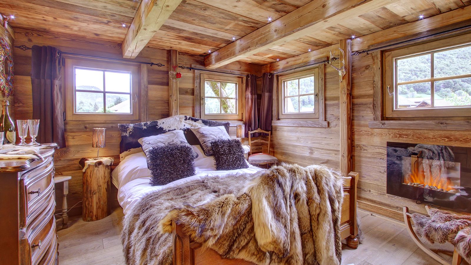Luxury-Ski-Chalet-La-Petite-Ferme-Morzine-Oxford-Ski-Bedroom (10).jpg