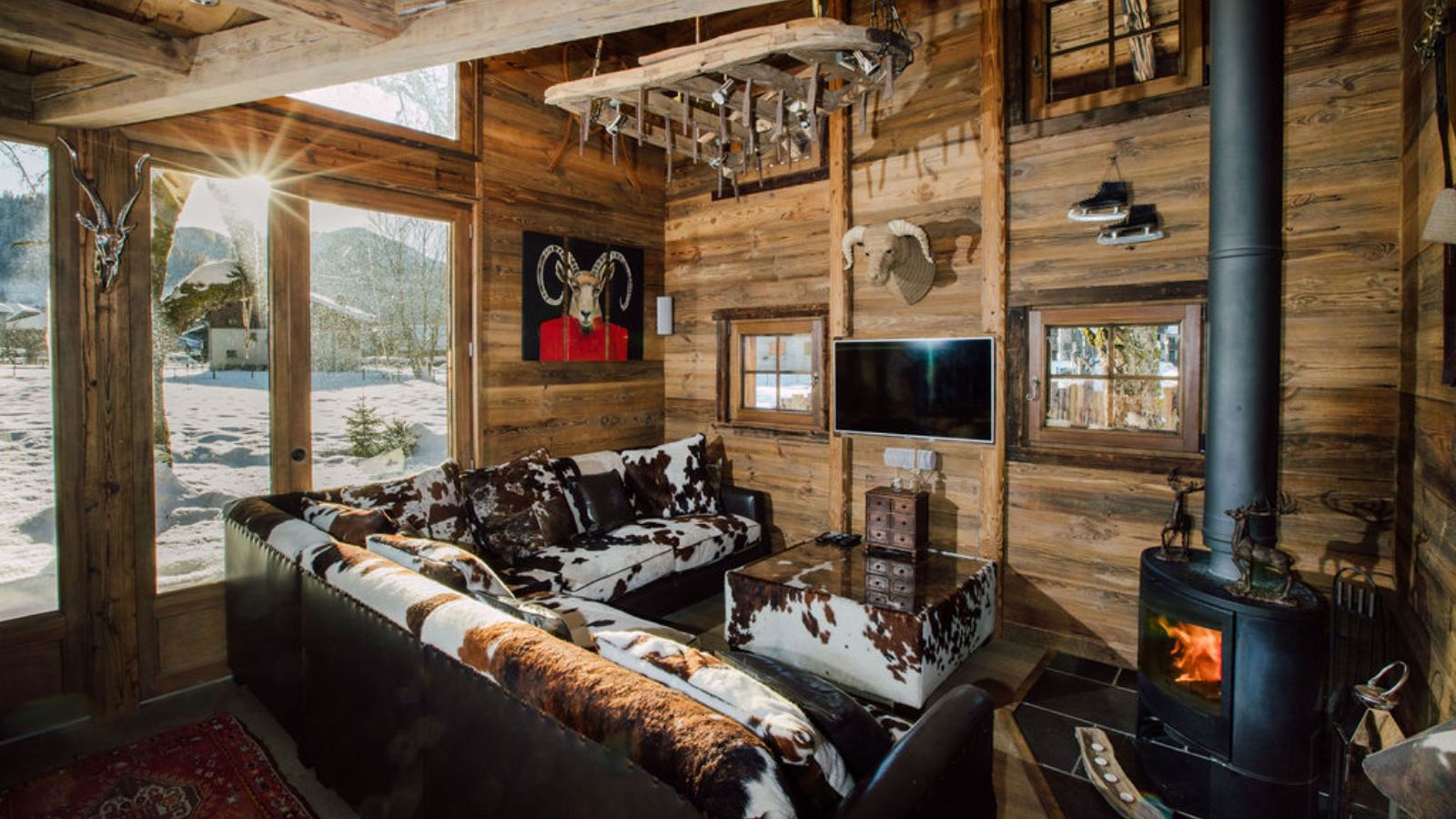 Luxury-Ski-Chalet-La-Petite-Ferme-Morzine-Oxford-Ski-Lounge2.jpg
