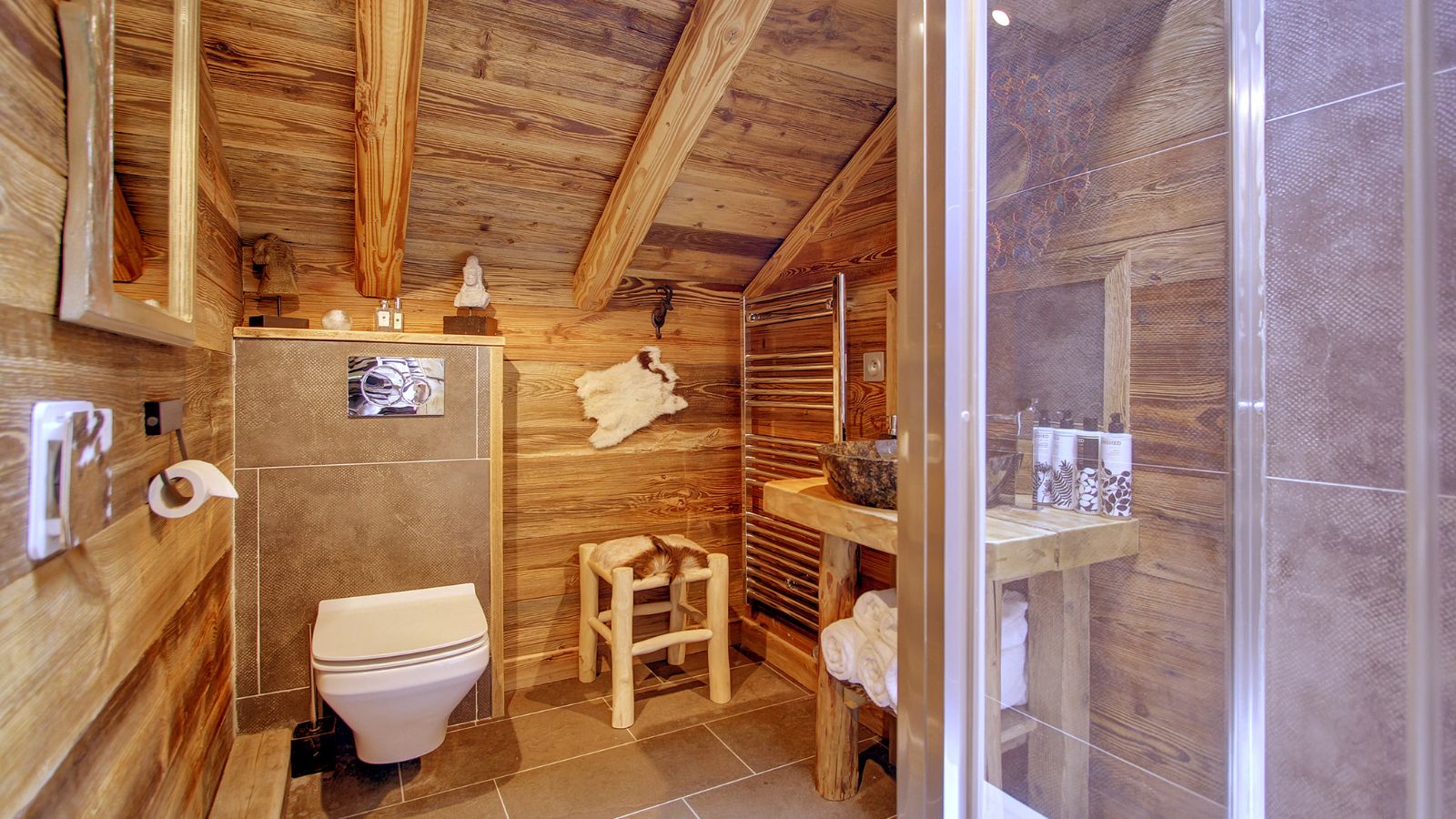 Luxury-Ski-Chalet-La-Petite-Ferme-Morzine-Oxford-Ski-Bathroom.jpg