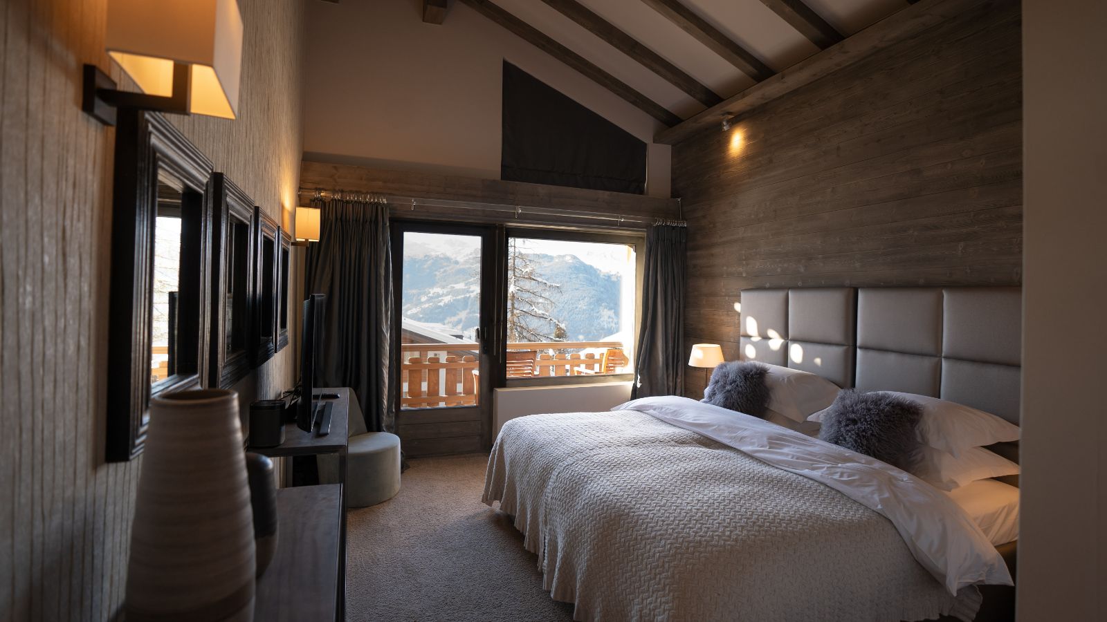 Luxury-Ski-Chalet-Verbier-Chalet-No-14-Oxford-Ski-Bedroom (6).jpg