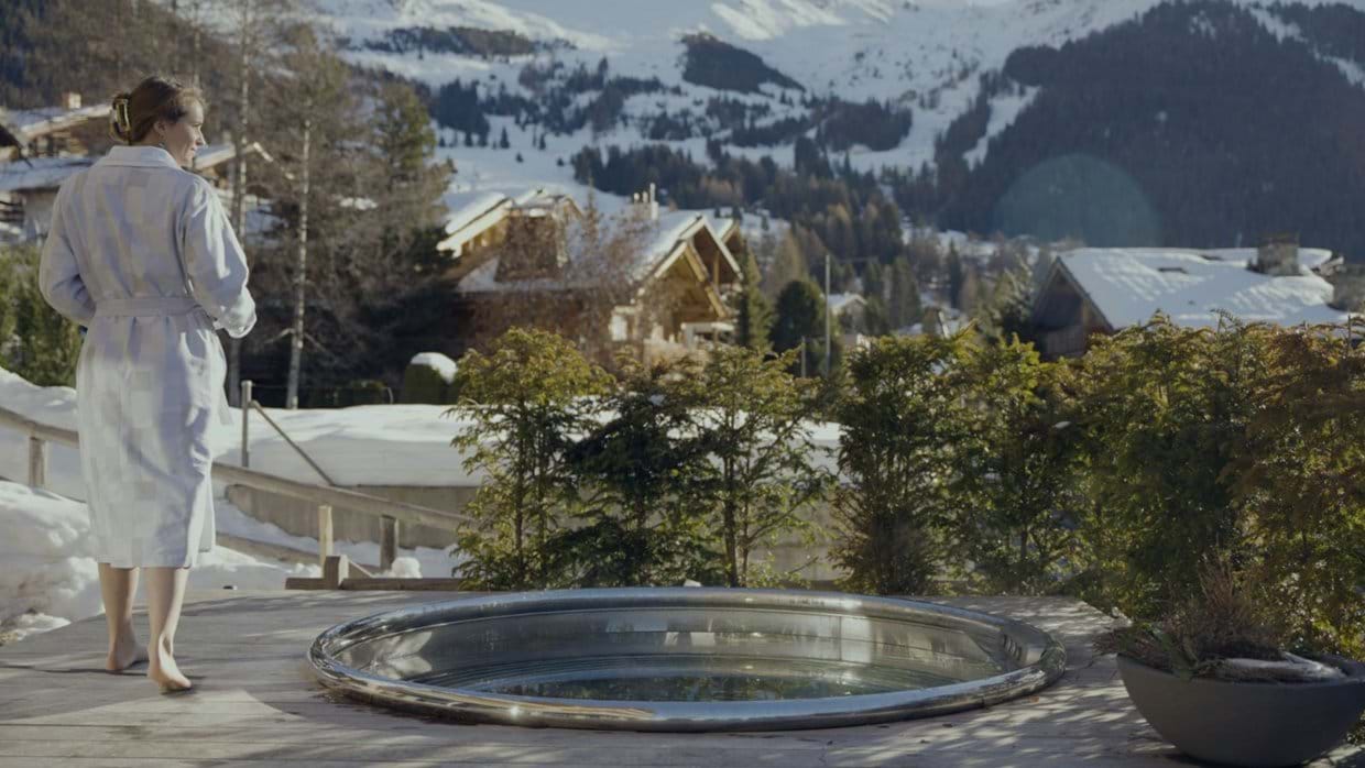 Luxury-Ski-Chalet-Verbier-Chalet-No-14-Oxford-Ski-Hot-Tub.jpg