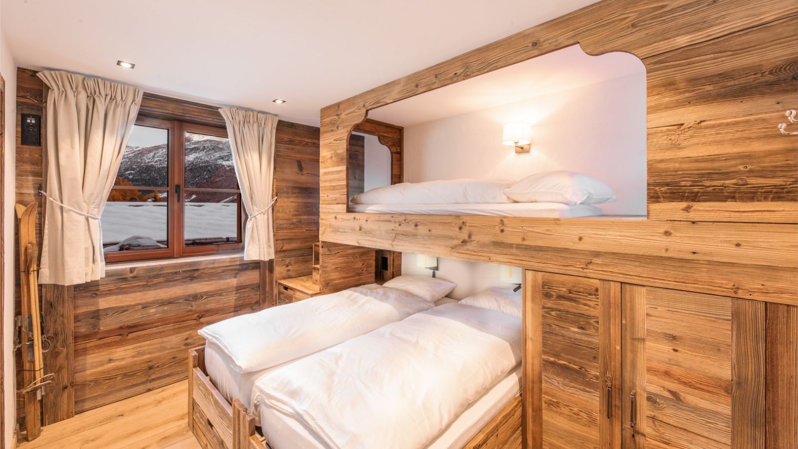 Luxury-Ski-Chalet-Saas-Fee-Chalet-Lycka-Oxford-Ski-Bedroom (5).jpg