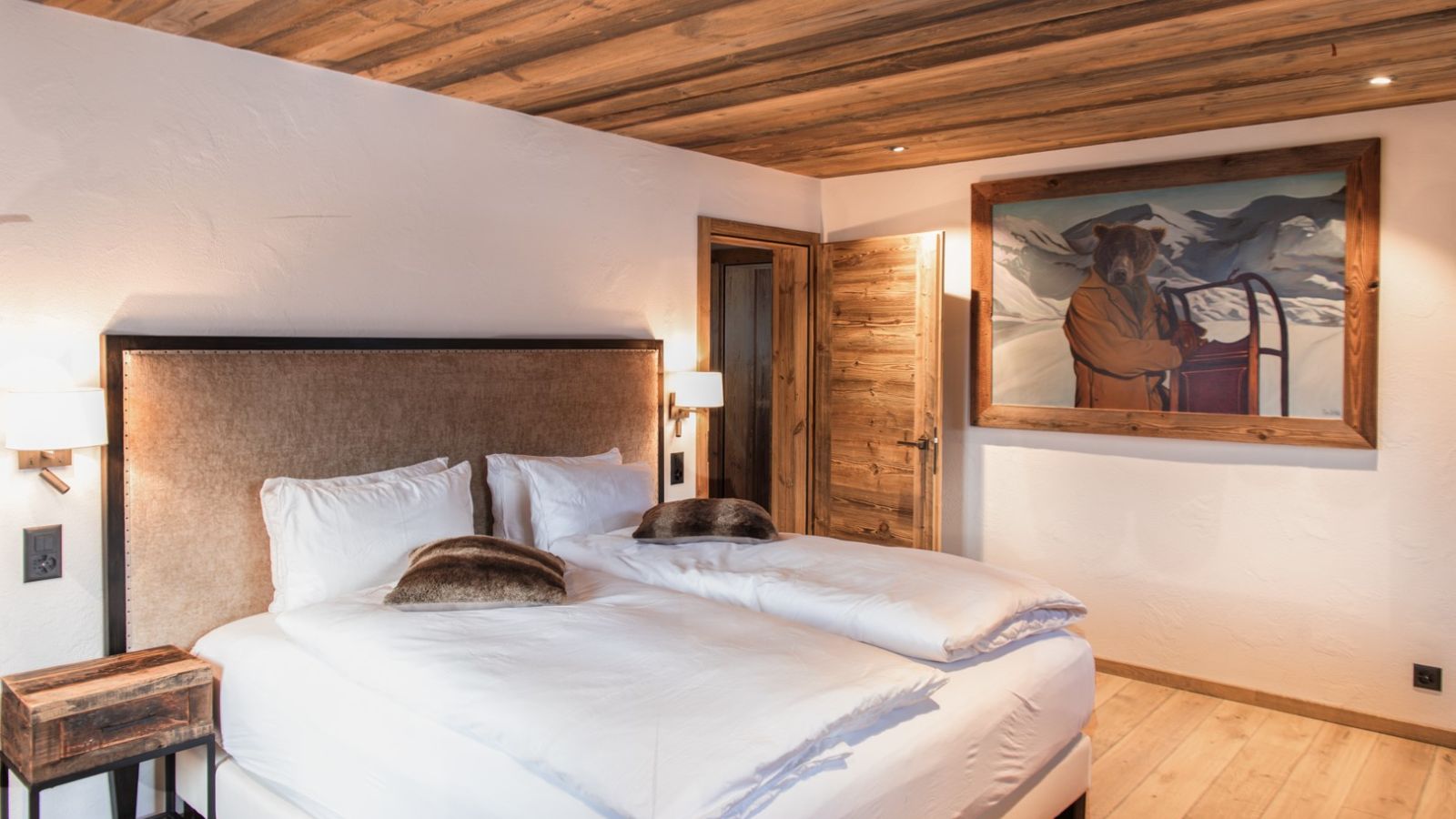 Luxury-Ski-Chalet-Saas-Fee-Chalet-Lycka-Oxford-Ski-Bedroom (8).jpg